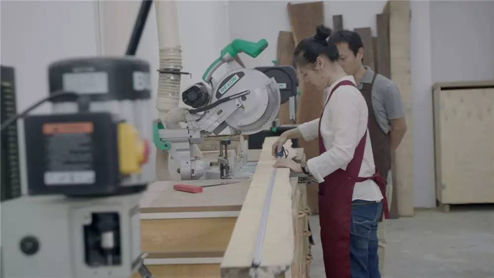 从企业高管到木匠乐师 高学历精英的别样人生选择